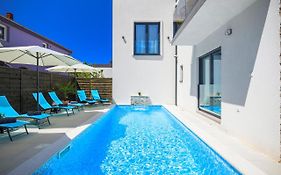 Valla Studio Apartments